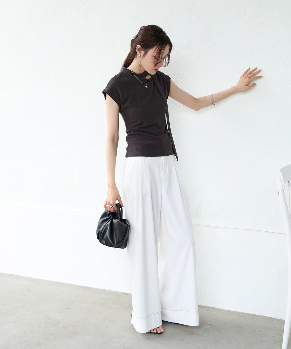 タイ付きコンパクトトップス