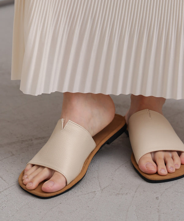 フラットワンベルサンダル