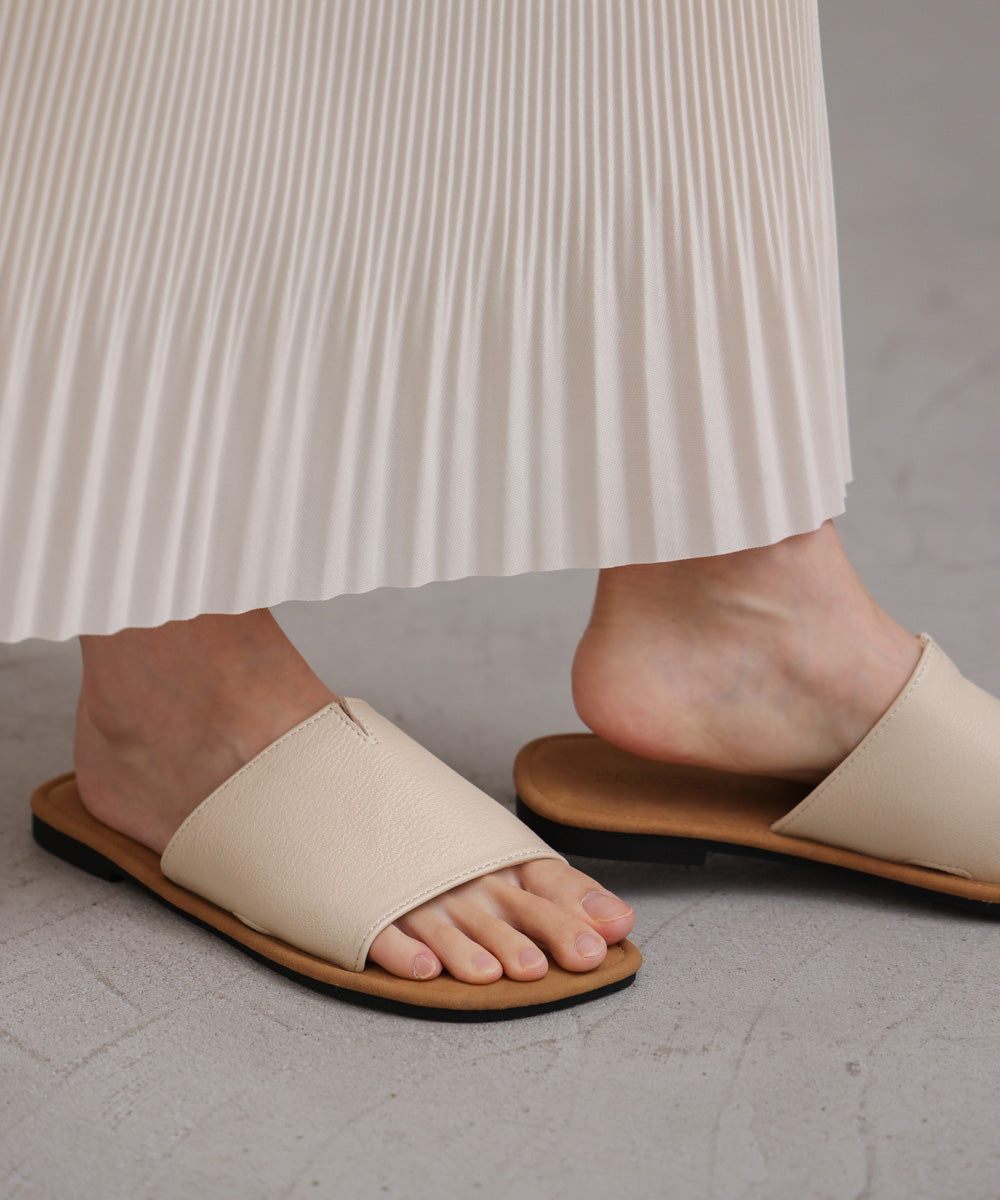 フラットワンベルサンダル