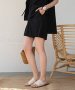 フラットワンベルサンダル