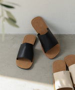 フラットワンベルサンダル