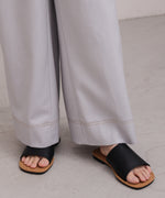 フラットワンベルサンダル