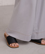 フラットワンベルサンダル