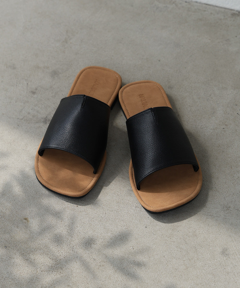 フラットワンベルサンダル