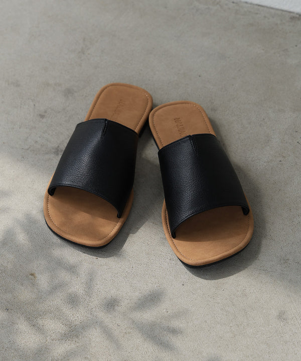 フラットワンベルサンダル