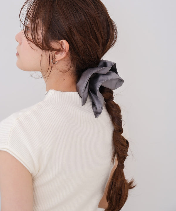 ボリュームリボン合皮スクエアシュシュ