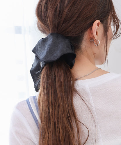 ボリュームリボン合皮スクエアシュシュ