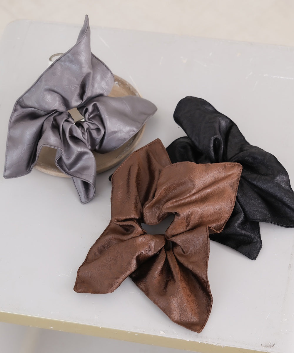 ボリュームリボン合皮スクエアシュシュ