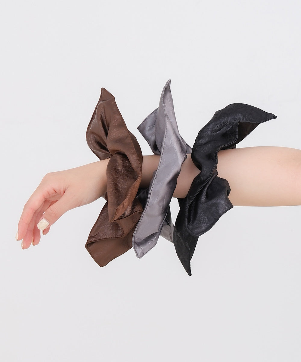 ボリュームリボン合皮スクエアシュシュ