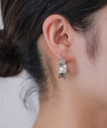 ニュアンスネジリフープピアス