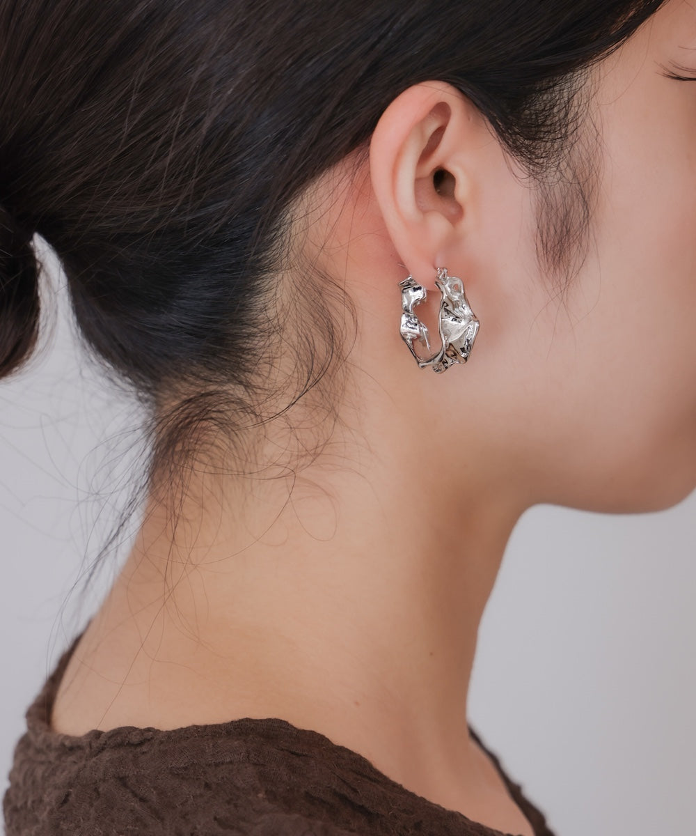 ニュアンスネジリフープピアス