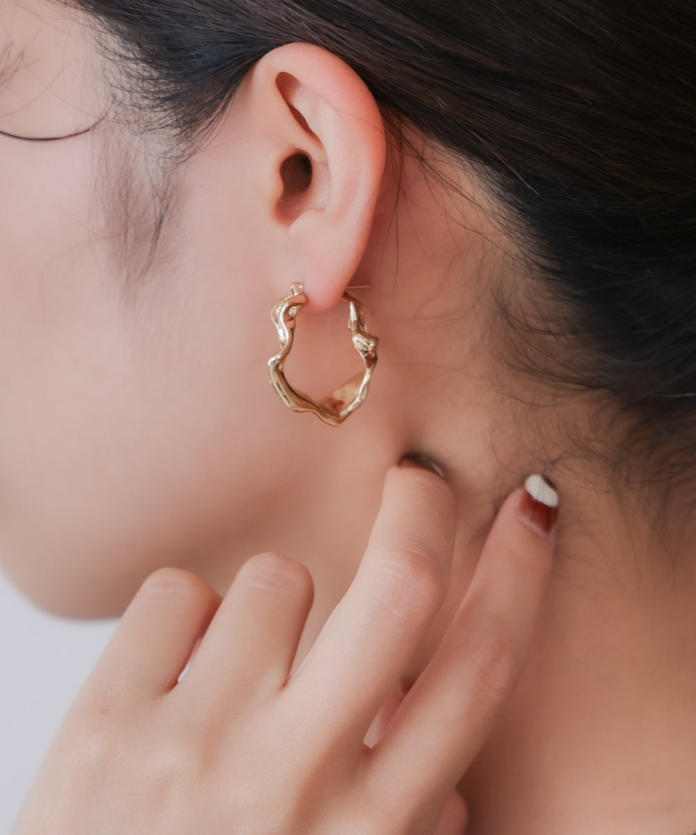 ニュアンスネジリフープピアス