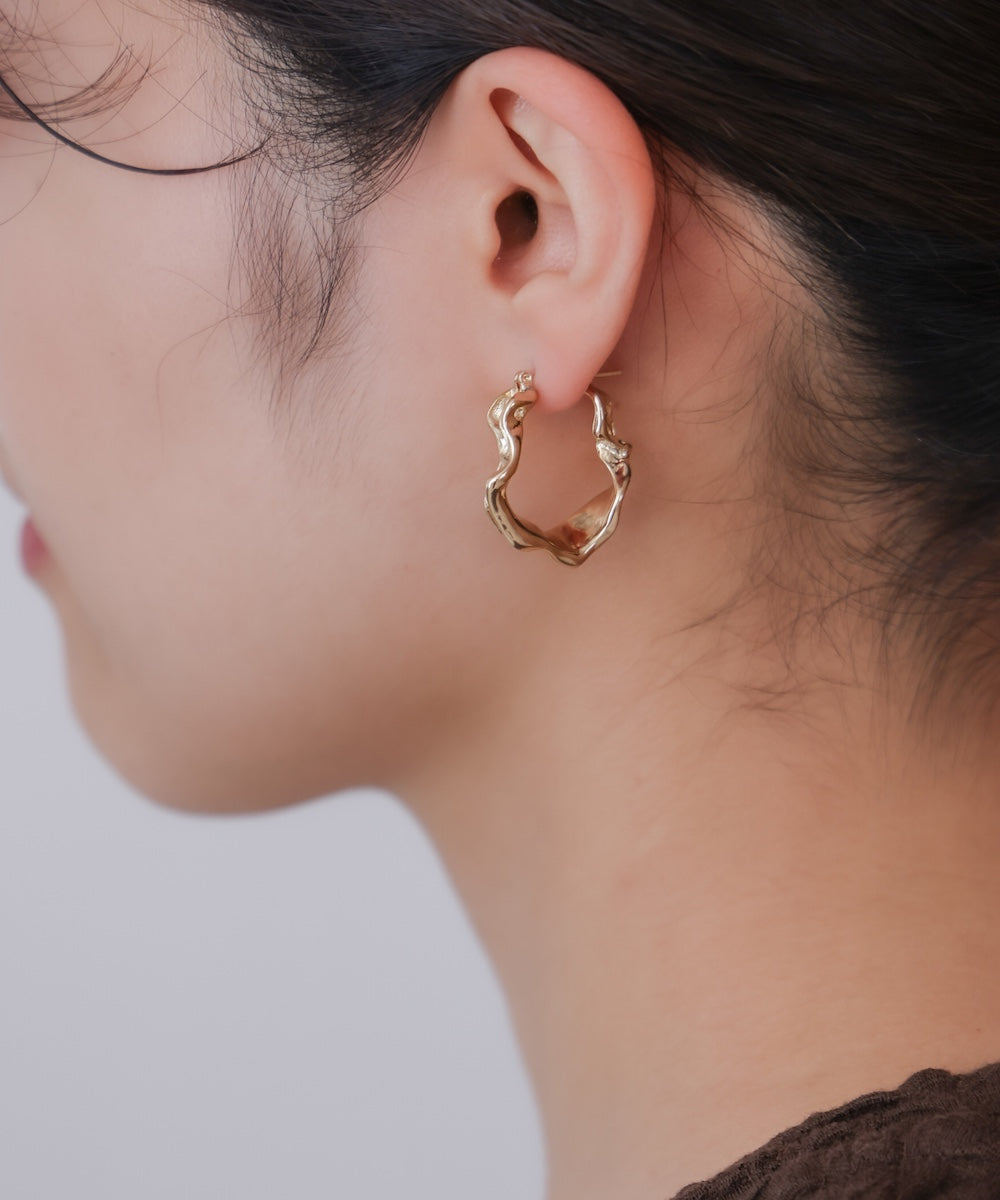 ニュアンスネジリフープピアス