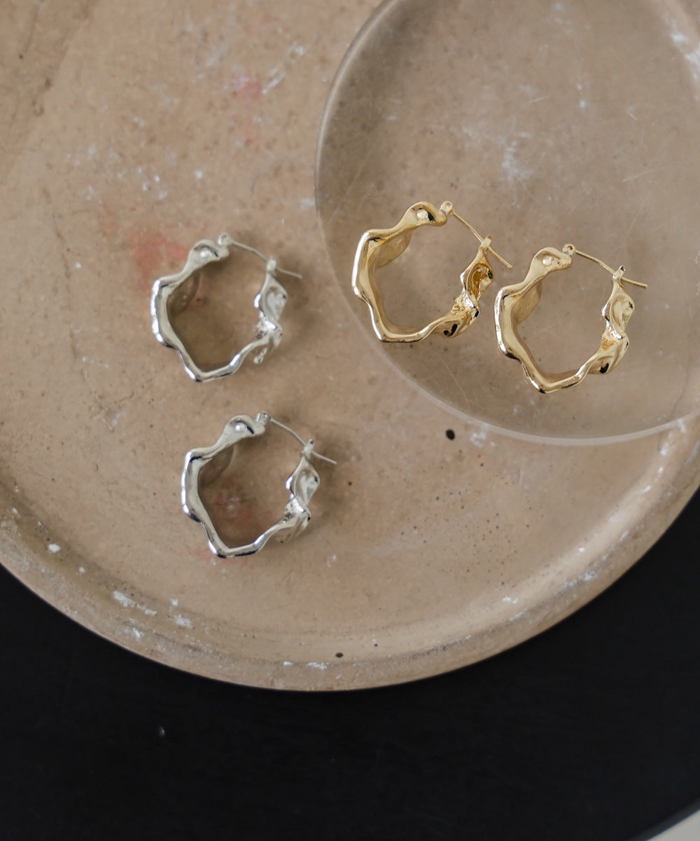 ニュアンスネジリフープピアス