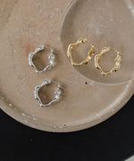 ニュアンスネジリフープピアス