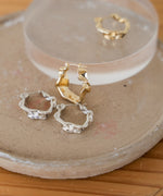 ニュアンスネジリフープピアス