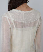 シアーフリルブラウス