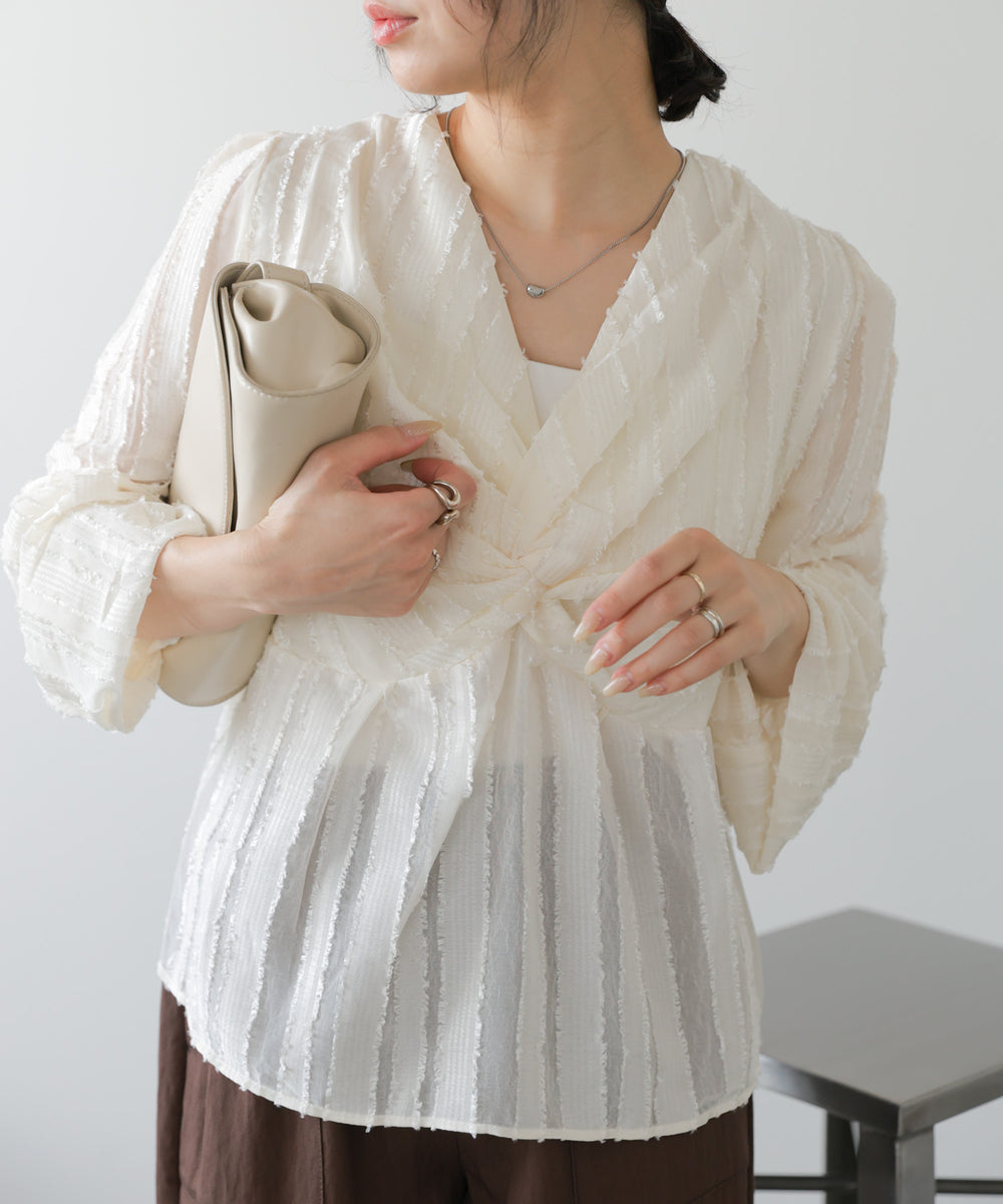 フロントねじりシャギーブラウス