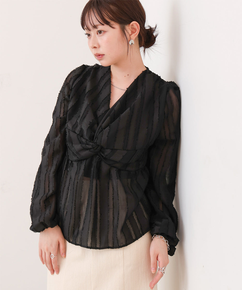 フロントねじりシャギーブラウス