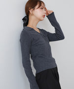 くるみボタンポロニット