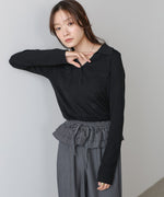 くるみボタンポロニット