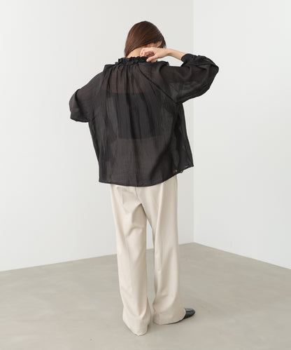 フリルブラウス