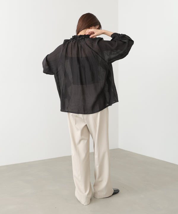 フリルブラウス