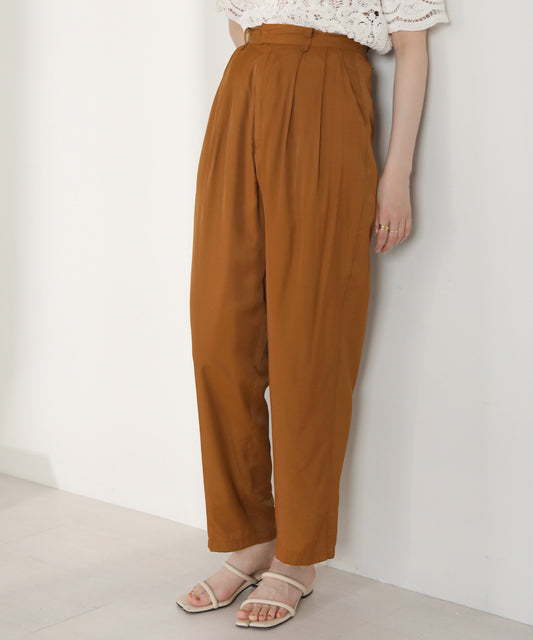 TWO-TUCK SATIN TAPERED PANTS
