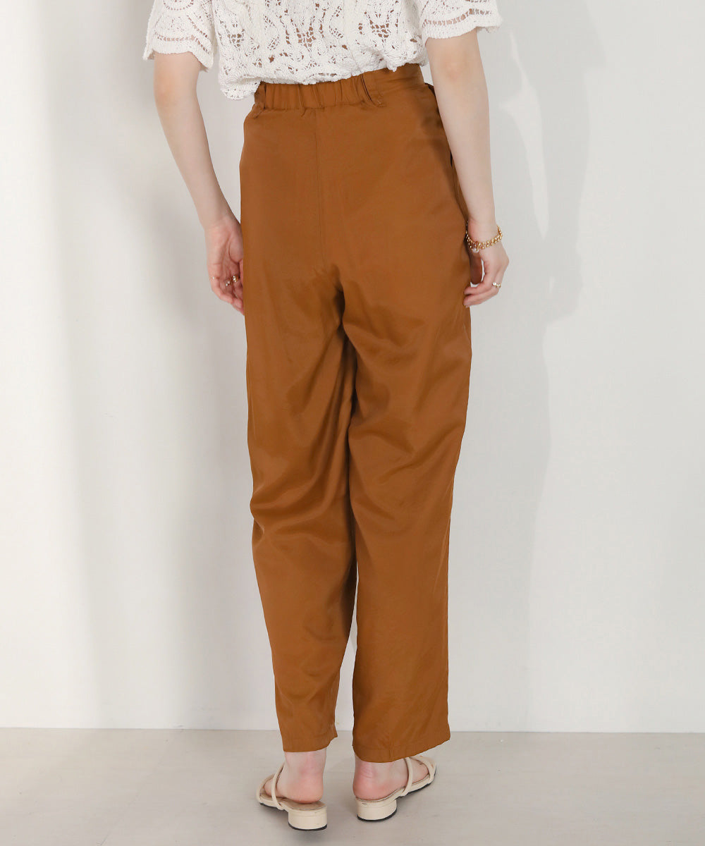 TWO-TUCK SATIN TAPERED PANTS