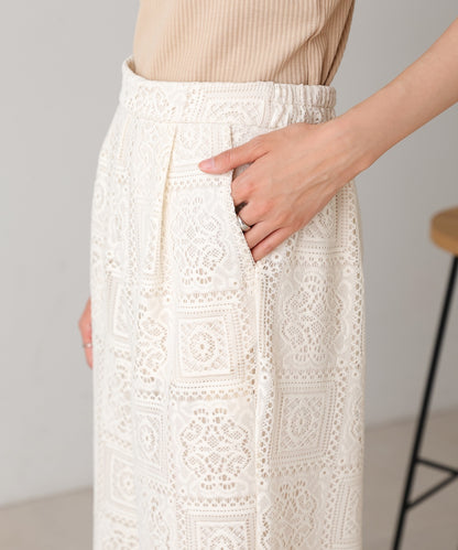 block lace straight pants