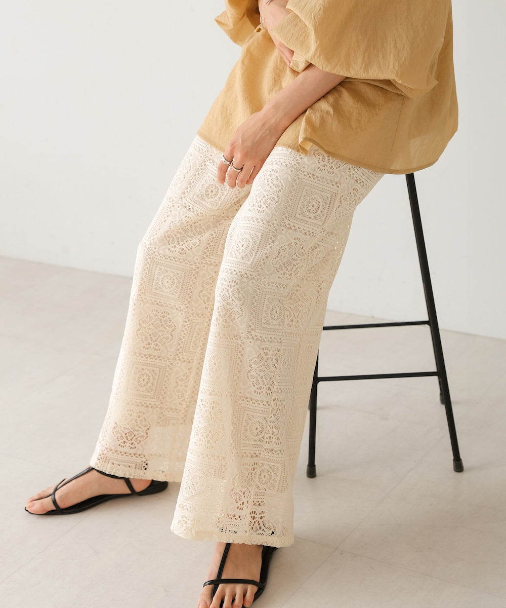 block lace straight pants