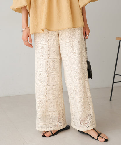 block lace straight pants