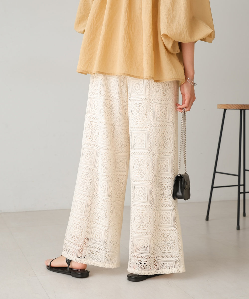 block lace straight pants