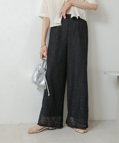 block lace straight pants