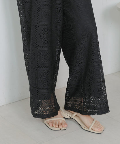 block lace straight pants