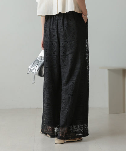 block lace straight pants