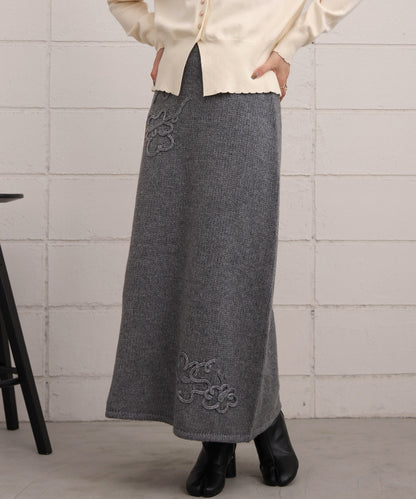 wool-like flower embroidery skirt