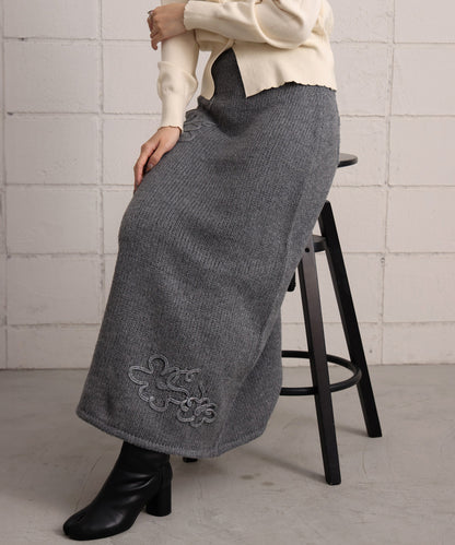 wool-like flower embroidery skirt