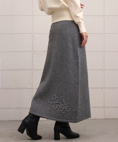 wool-like flower embroidery skirt