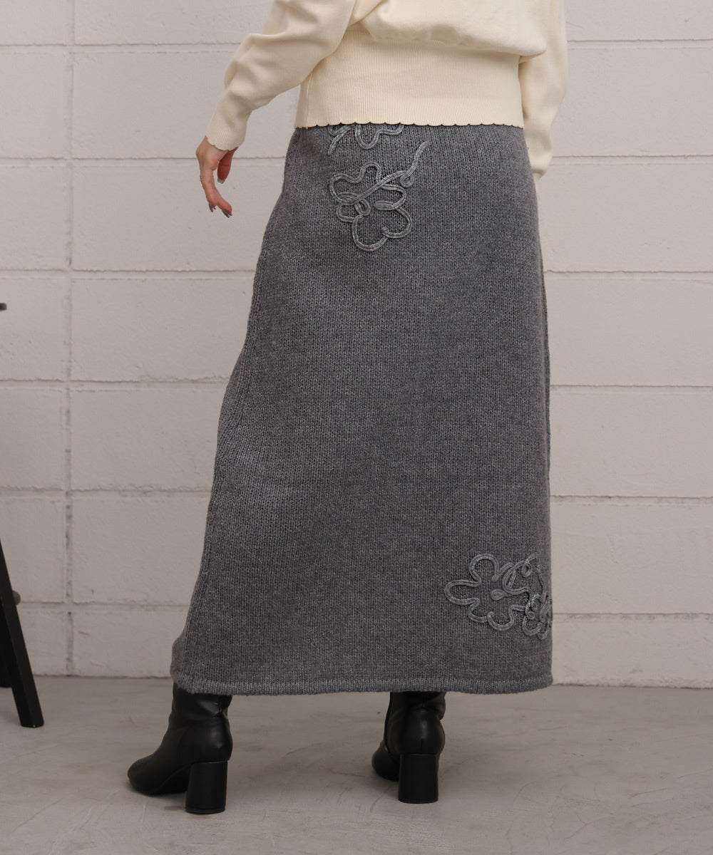 wool-like flower embroidery skirt