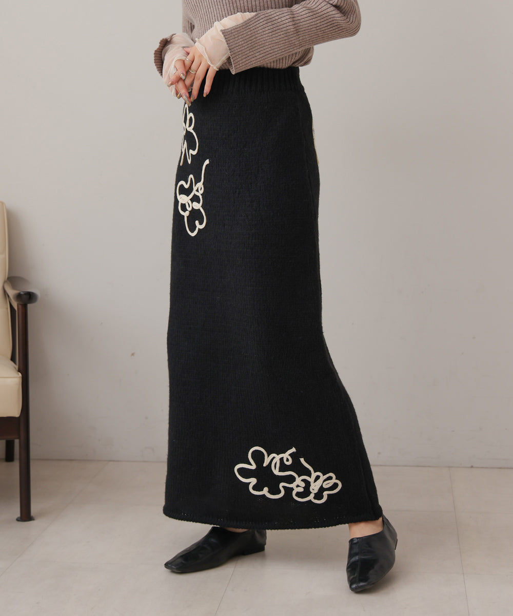 wool-like flower embroidery skirt