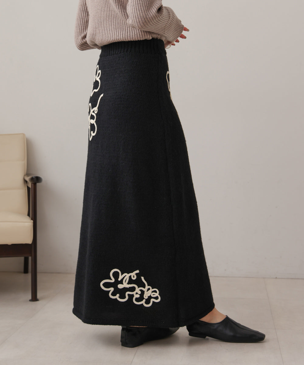 wool-like flower embroidery skirt