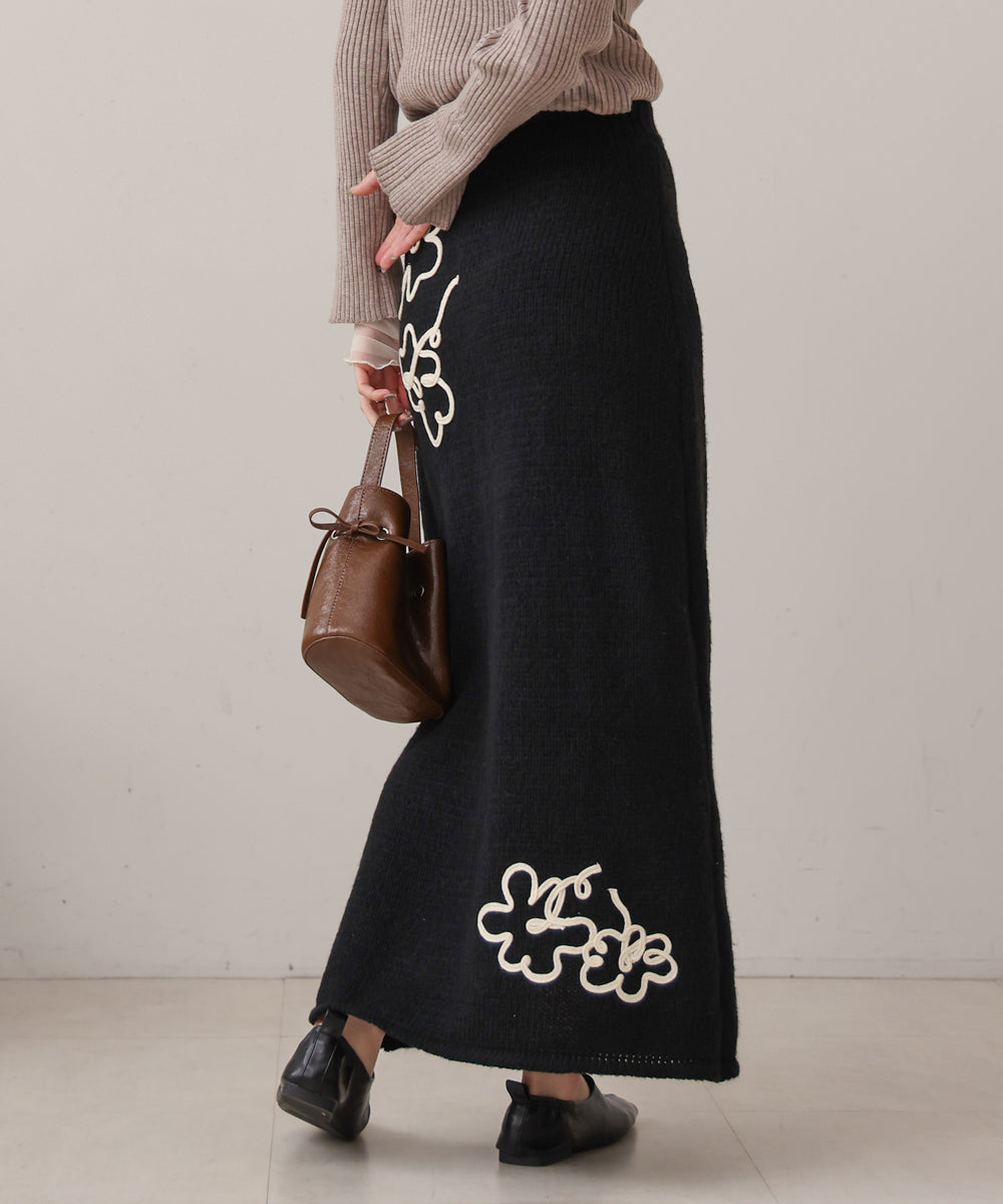 wool-like flower embroidery skirt