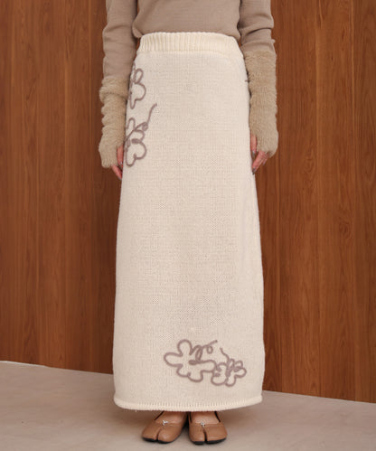 wool-like flower embroidery skirt