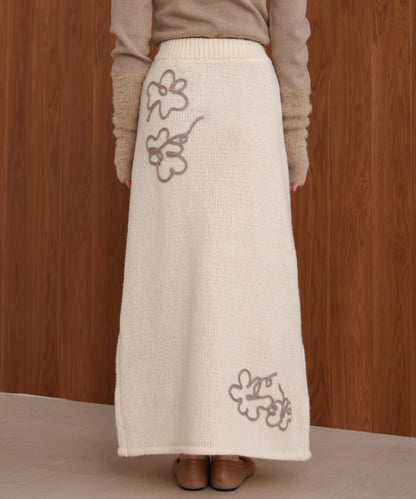 wool-like flower embroidery skirt