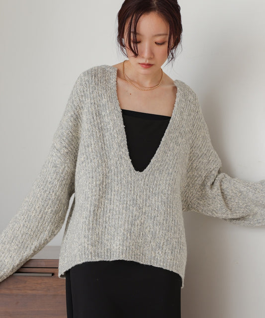 lame mix yarn deep key neck knit