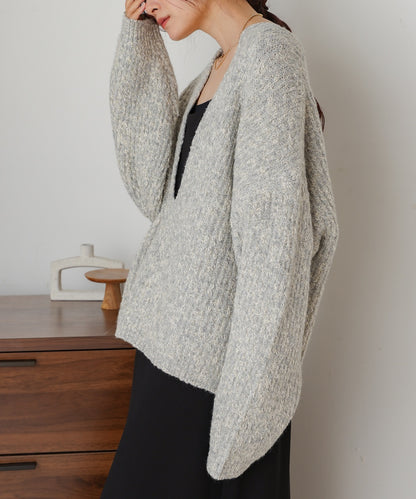 lame mix yarn deep key neck knit