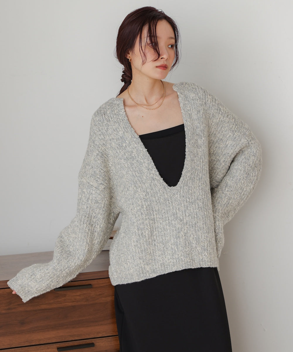 lame mix yarn deep key neck knit