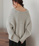 lame mix yarn deep key neck knit