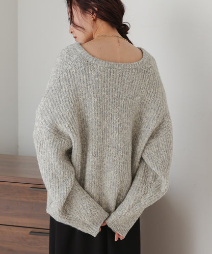 lame mix yarn deep key neck knit